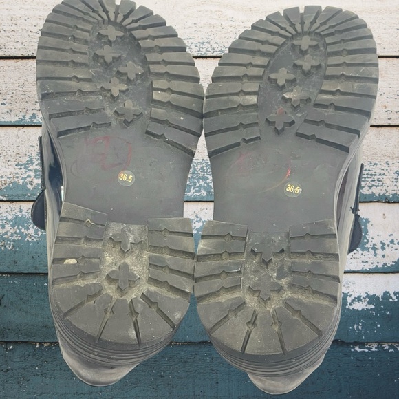 Size 6 Shiny Black Loafers - Picture 4 of 6